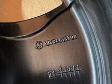 Laden Sie das Bild in den Galerie-Viewer, 1x Alufelge 18 Zoll 8.0" 5x112 43ET A2134013700 Mercedes-Benz W213 Rim Wheel FEL8615541329zs