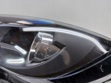 Laden Sie das Bild in den Galerie-Viewer, Frontscheinwerfer Toyota IV Yaris EUK0-6 Links Scheinwerfer Headlight SCH9326392238ow