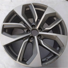Laden Sie das Bild in den Galerie-Viewer, 1x Alufelge 20 Zoll 9.0" 5x112 38ET Glanz Silber 4KE601025E Audi E-Tron Etron Mg FEL9102849234ey
