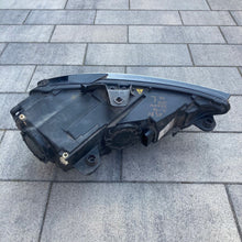 Laden Sie das Bild in den Galerie-Viewer, Frontscheinwerfer Audi A3 8V0941005A LED Ein Stück (Rechts oder Links) Headlight