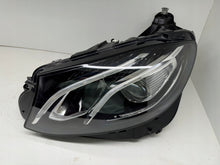 Laden Sie das Bild in den Galerie-Viewer, Frontscheinwerfer Mercedes-Benz W213 A2139064004 Ein Stück (Rechts oder Links) SCH4223305865ka
