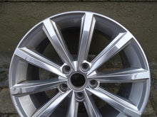 Laden Sie das Bild in den Galerie-Viewer, 1x Alufelge 17 Zoll 7.0" 5x112 40ET 3G0601025 VW Passat B8 Rim Wheel FEL2380074774vs