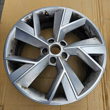 Load image into Gallery viewer, 1x Alufelge 19 Zoll 7.0" 5x112 43ET Glanz Silber 565601025F Skoda Kodiaq FEL8940640330tc
