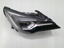 Laden Sie das Bild in den Galerie-Viewer, Frontscheinwerfer Opel Astra 7963200002 LED Rechts Scheinwerfer Headlight SCH2539913570jb