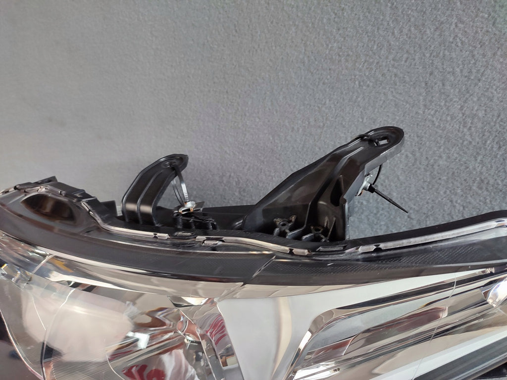 Frontscheinwerfer Mitsubishi Outlander III 8301D0-93 Links Headlight