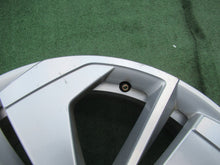 Laden Sie das Bild in den Galerie-Viewer, 1x Alufelge 18 Zoll 7.5" 5x112 48ET Glanz Silber 5E3601025 Skoda Octavia 5e3 FEL8327799491hu