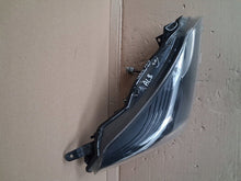 Laden Sie das Bild in den Galerie-Viewer, Frontscheinwerfer Toyota Yaris Rechts Scheinwerfer Headlight SCH6289802803mt