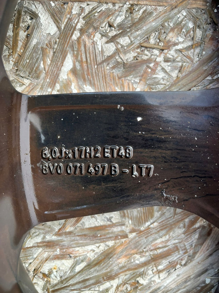 1x Alufelge 17 Zoll 6.0" 5x112 48ET 8V0071497B Audi Rim Wheel