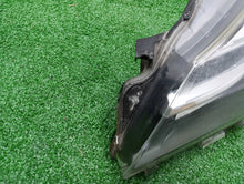 Load image into Gallery viewer, Frontscheinwerfer Toyota Yaris Links Scheinwerfer Headlight