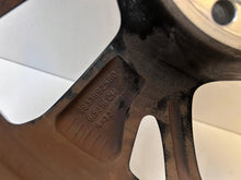 Laden Sie das Bild in den Galerie-Viewer, 1x Alufelge 16 Zoll 6.5" 4x108 32ET Glanz Schwarz 93484566 Opel Corsa F FEL3407053410ej