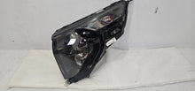 Laden Sie das Bild in den Galerie-Viewer, Frontscheinwerfer Ford Transit Courier R2X613W030 Ein Stück (Rechts oder Links) SCH5046597204pk