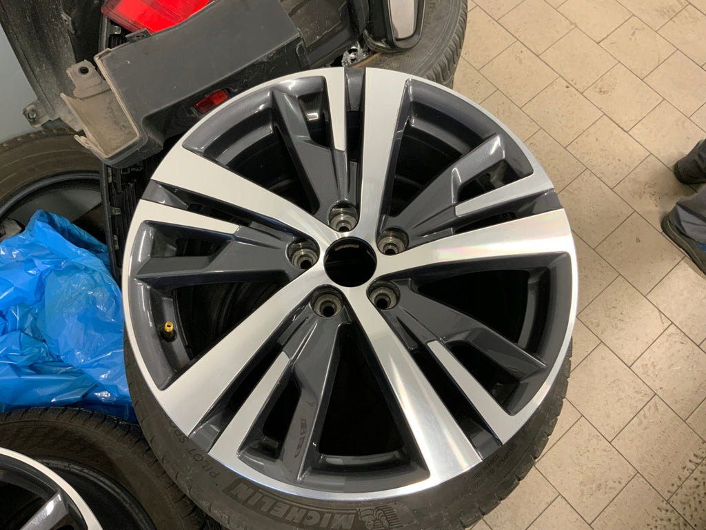 1x Alufelge 18 Zoll 7.5" 5x108 49ET Glanz Schwarz 9809687377 Peugeot 5008 I FEL4690639709rz