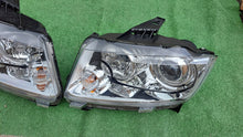 Laden Sie das Bild in den Galerie-Viewer, Frontscheinwerfer Jeep Grand Cherokee 55079408AJ 55079409AJ Ein Satz Headlight SCH2333502000jj