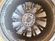 Laden Sie das Bild in den Galerie-Viewer, 1x Alufelge 18 Zoll 8.0&quot; 5x112 44ET Glanz Silber 3V0601025AN Skoda Superb