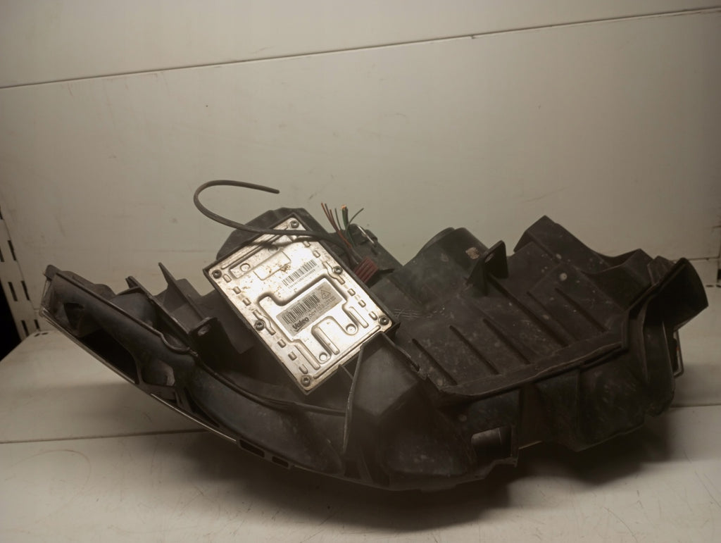 Frontscheinwerfer Renault Megane 8200073224H 89307030 Xenon Links Headlight SCH4410743931bq