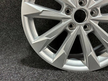 Load image into Gallery viewer, 1x Alufelge 18 Zoll 7.0" 5x112 43ET Glanz Silber 83A601025G Audi Q3 Rim Wheel FEL6712443455bz