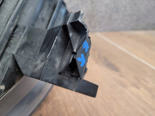 Laden Sie das Bild in den Galerie-Viewer, Frontscheinwerfer Opel Zafira B A 301214682 Xenon Ein Stück (Rechts oder Links) SCH3557432804rw