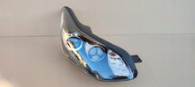 Load image into Gallery viewer, Frontscheinwerfer Kia Sportage IV 92102-F1110 Xenon Rechts Headlight SCH7463527946ef