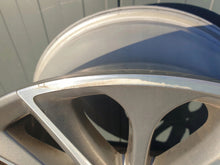 Laden Sie das Bild in den Galerie-Viewer, 1x Alufelge 16 Zoll 6.5&quot; 5x114.3 39ET Glanz Schwarz CMS-903, Toyota Avensis