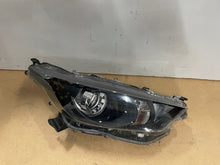 Laden Sie das Bild in den Galerie-Viewer, Frontscheinwerfer Toyota 4 Yaris K0-6EU Rechts Scheinwerfer Headlight