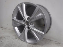 Laden Sie das Bild in den Galerie-Viewer, 1x Alufelge 17 Zoll 6.5" 5x112 46ET Glanz Silber 5FA601025C Audi Rim Wheel FEL5528695874kx