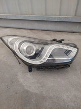 Laden Sie das Bild in den Galerie-Viewer, Frontscheinwerfer Hyundai I40 92102 3ZXXX LED Rechts Scheinwerfer Headlight