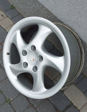 Laden Sie das Bild in den Galerie-Viewer, 1x Alufelge 18 Zoll 9.0&quot; 5x130 52ET Porsche Rim Wheel