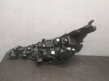 Laden Sie das Bild in den Galerie-Viewer, Frontscheinwerfer Toyota Corolla 8110-02S60 LED Rechts Scheinwerfer Headlight