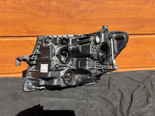Laden Sie das Bild in den Galerie-Viewer, Frontscheinwerfer VW Crafter 7C1941006 Rechts Scheinwerfer Headlight SCH1543130885op