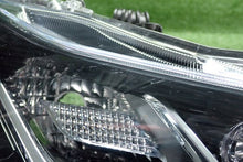 Laden Sie das Bild in den Galerie-Viewer, Frontscheinwerfer Toyota Corolla 8111002T3100 Rechts Scheinwerfer Headlight SCH2222006148pn