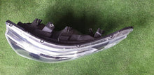 Laden Sie das Bild in den Galerie-Viewer, Frontscheinwerfer Iveco Daily IV 05802476874 Links Scheinwerfer Headlight SCH6081620695az