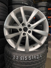 Laden Sie das Bild in den Galerie-Viewer, 1x Alufelge 18 Zoll 7.0" 5x112 43ET Glanz Silber 565601025D Skoda Kodiaq FEL9862867721wo