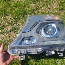 Laden Sie das Bild in den Galerie-Viewer, Frontscheinwerfer Mercedes-Benz Sprinter A9068203161 Links Headlight SCH6514921775bm