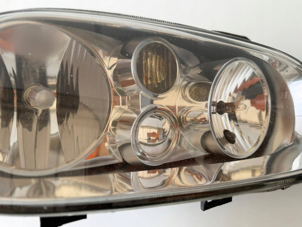 Frontscheinwerfer VW Golf IV Ein Stück (Rechts oder Links) Headlight SCH9989296870hj