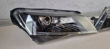 Laden Sie das Bild in den Galerie-Viewer, Frontscheinwerfer Skoda Superb III 3V1941016A 3V1941015A Xenon Rechts oder Links