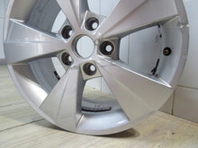 Laden Sie das Bild in den Galerie-Viewer, 1x Alufelge 16 Zoll 6.5" 5x112 46ET Glanz Silber 5E0601025BE Skoda Octavia FEL5139786164up