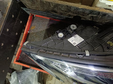 Laden Sie das Bild in den Galerie-Viewer, Frontscheinwerfer Mercedes-Benz W206 A2069062104 LED Links Headlight SCH9951316639zn