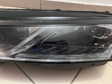 Laden Sie das Bild in den Galerie-Viewer, Frontscheinwerfer Skoda Octavia IV 5E4941015A LED Links Scheinwerfer Headlight SCH9047719463tt