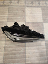 Laden Sie das Bild in den Galerie-Viewer, Frontscheinwerfer Volvo V60 32420508 Rechts Scheinwerfer Headlight SCH6588052723il