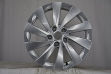 Load image into Gallery viewer, 1x Alufelge 17 Zoll 7.0" 5x112 46ET Glanz Silber 5E3601025 Skoda Octavia Iv FEL4359459390ke