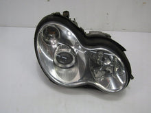 Laden Sie das Bild in den Galerie-Viewer, Frontscheinwerfer Mercedes-Benz W203 A2038201859 Rechts Scheinwerfer Headlight SCH3363526965bb
