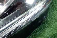 Laden Sie das Bild in den Galerie-Viewer, Frontscheinwerfer Audi Q3 83A941034 Rechts Scheinwerfer Headlight SCH8007865446fo