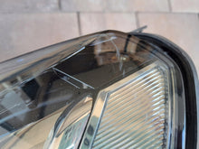 Laden Sie das Bild in den Galerie-Viewer, Frontscheinwerfer VW Touareg 7P1941033A Ein Stück (Rechts oder Links) Headlight