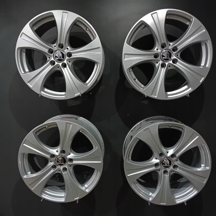 4x Alufelge 18 Zoll 8.0" 5x112 38ET Glanz Silber Mercedes-Benz Superb Iii FEL2793127390io