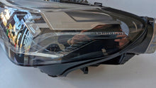 Laden Sie das Bild in den Galerie-Viewer, Frontscheinwerfer BMW 2 5A4224705 FALSE Scheinwerfer Headlight SCH7598031695vz
