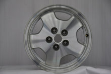 Load image into Gallery viewer, 1x Alufelge 15 Zoll 7.0" 5x114.3 25ET Glanz Silber Jeep Rim Wheel FEL6755634528pm