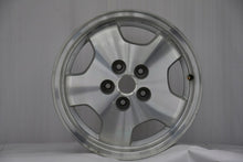 Load image into Gallery viewer, 1x Alufelge 15 Zoll 7.0" 5x114.3 25ET Glanz Silber Jeep Rim Wheel FEL6755634528pm