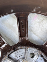 Laden Sie das Bild in den Galerie-Viewer, 1x Alufelge 15 Zoll 6.0&quot; 4x100 48ET Silber K7400ADE05 Hyundai I10 Rim Wheel
