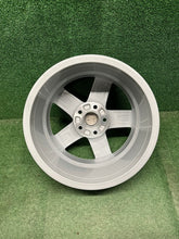 Laden Sie das Bild in den Galerie-Viewer, 1x Alufelge 16 Zoll 7.0" 5x112 46ET Glanz Silber 8K0071496 Audi A4 B8 Rim Wheel FEL6540913347cu