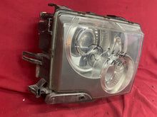 Laden Sie das Bild in den Galerie-Viewer, Frontscheinwerfer Land Rover Range III L322 XBC000385 XBC000386 Xenon Rechts SCH7109130832eq